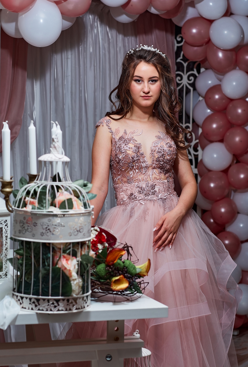 044 Айлис бал